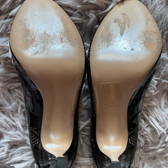 Valentino Garavani Patent Leather Heels - Picture 5 of 6